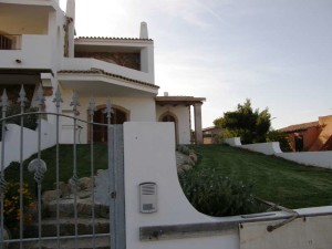 Porto Pozzo ultimo Appartamento in villa di sole 3 unita’ indipendenti.