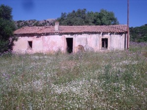 Stazzo da riattare nell’agro di Telti localita’ Aratena