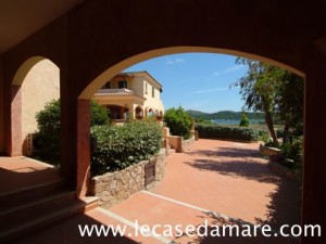 Porto Pozzo tra Palau e Santa Teresa Gallura bilocale fronte mare