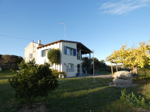 Splendida casa singola nell’agro di Telti, abitabile, chiavi in mano.