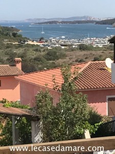 Santa Teresa Gallura trilocale con veranda vista mare a pochi passi dal porticciolo.