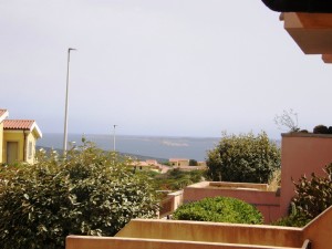 San Pasquale,villino di testa con giardino vista mare. Affare € 85.000