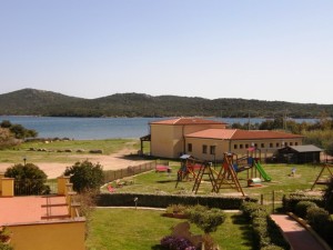 Porto Pozzo,ampio appartamento fronte mare splendido!!!!