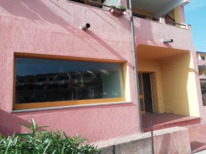Locale commerciale fronte strada grandi vetrine e parcheggio, OCCASIONE