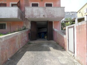 Porto Pozzo affare da prendere al volo .. grande GARAGE